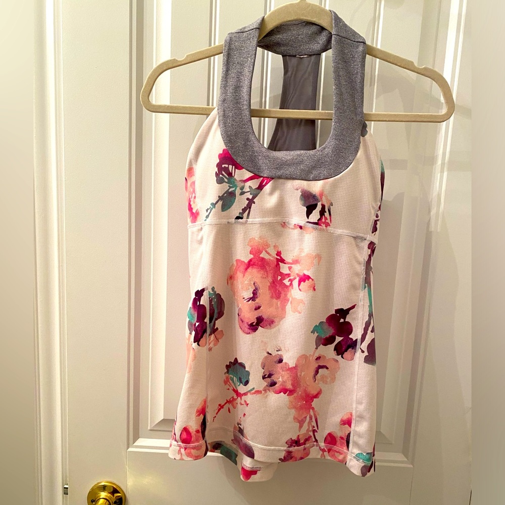 Lululemon Women's Size 6 Scoop Neck Tank Top with Built-In Bra with Cups